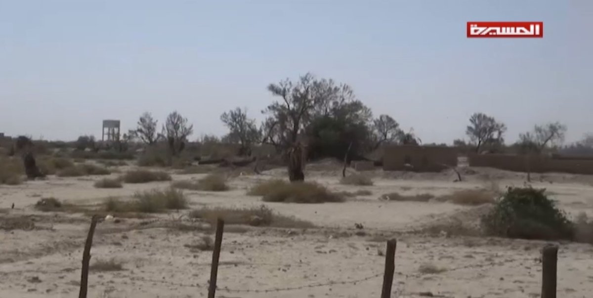 Houthi fighters in clashes against pro-Hadi forces, captured positions and military base in Al-Matun.   