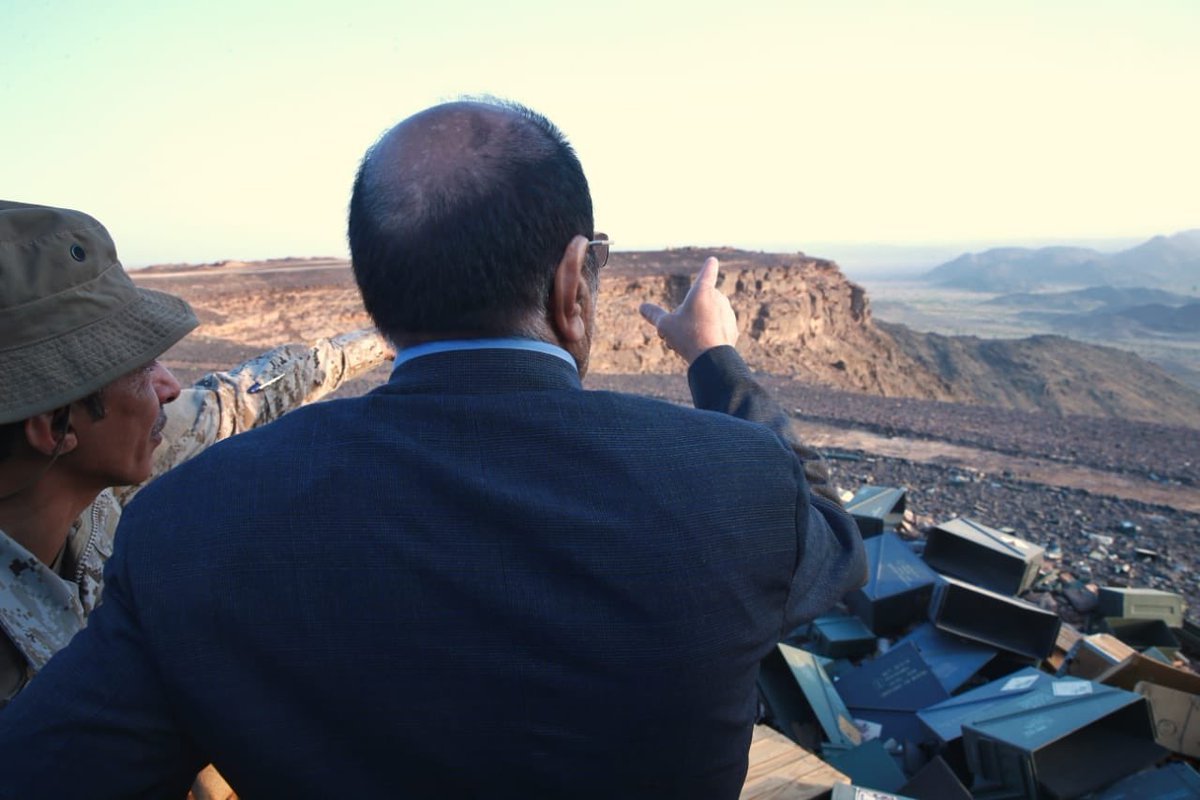 Yemeni VP @alimohsnalahmar visited different fronts on the border with Saada province.   