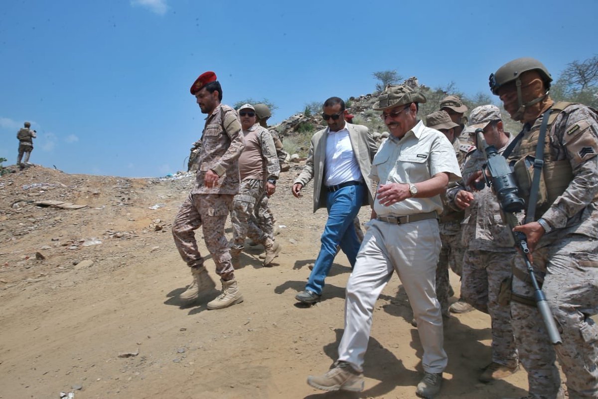 Yemeni VP @alimohsnalahmar visited different fronts on the border with Saada province.   