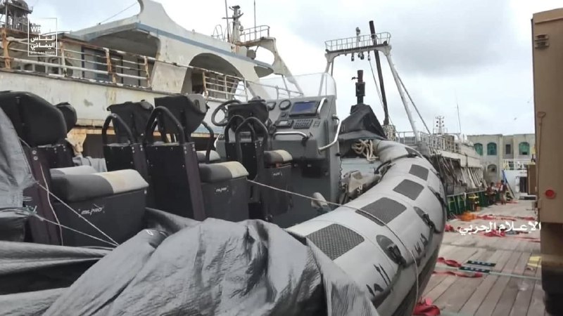 ? صور لسفينة الشحن العسكرية الإماراتية التي تم ضبطها في المياه اليمنية 30-05-1443