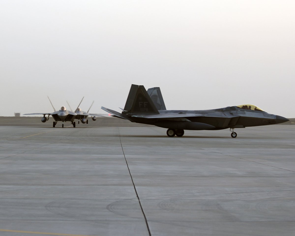 .@usairforce F-22 Raptors arrived at Al Dhafra Air Base, in the UAE, today as part of a multifaceted demonstration of U.S. support after a series of attacks throughout January threatened U.S. and Emirati armed forces stationed at the host installation