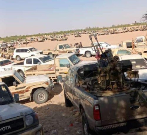 An almost complete withdrawal of members and tribal leaders from the gatherings of those objecting to the new pricing of oil derivatives in Marib, and their announcement of their support and support for the steps of Major General Sultan Al-Arada.