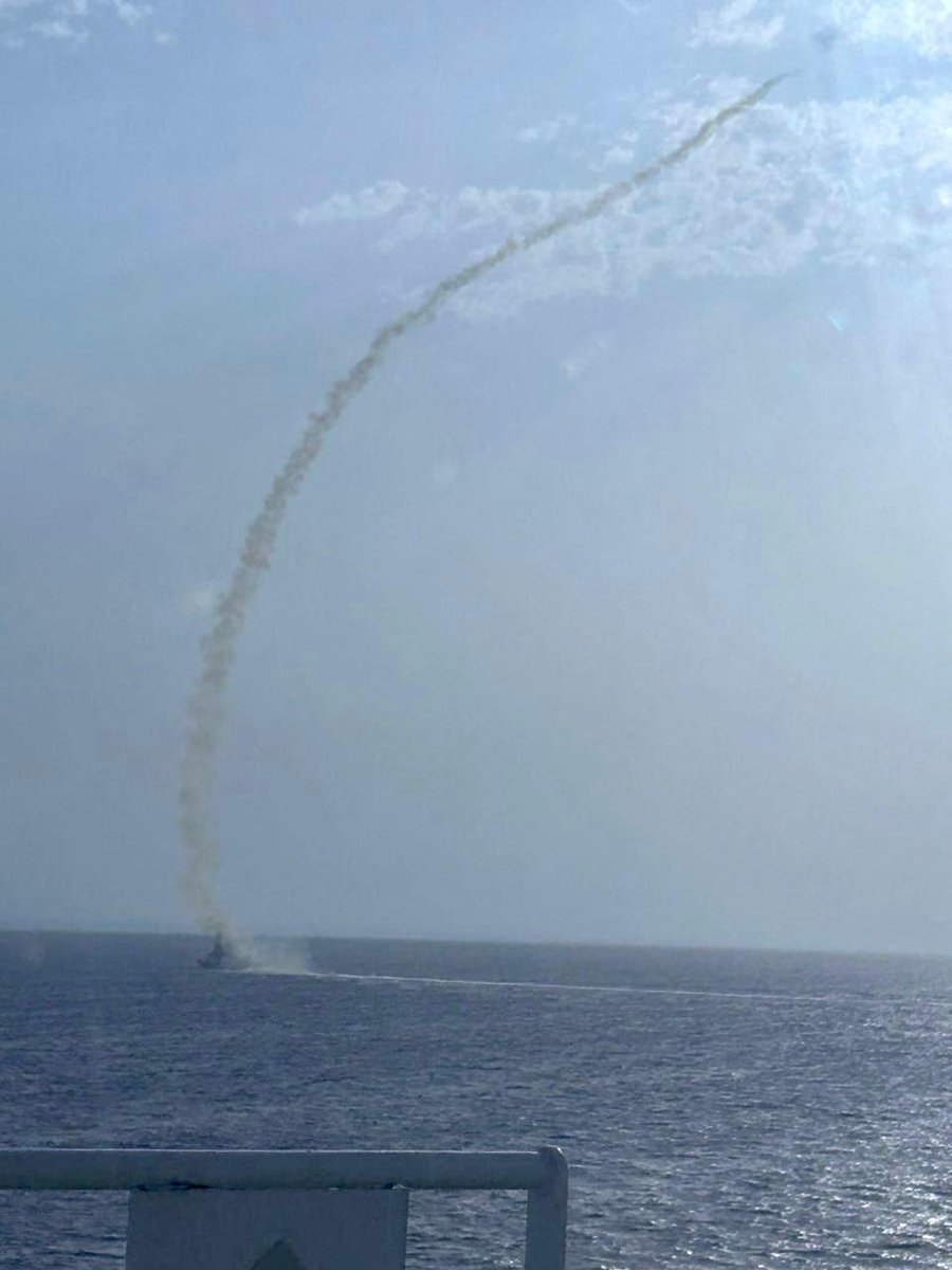 Ce matin, la frégate  déployée en mer Rouge a de nouveau protégé la vie de nombreux marins en détruisant un drone aérien de combat lancé depuis le Yémen vers un navire de commerce dans le détroit de Bab-El-Mandeb