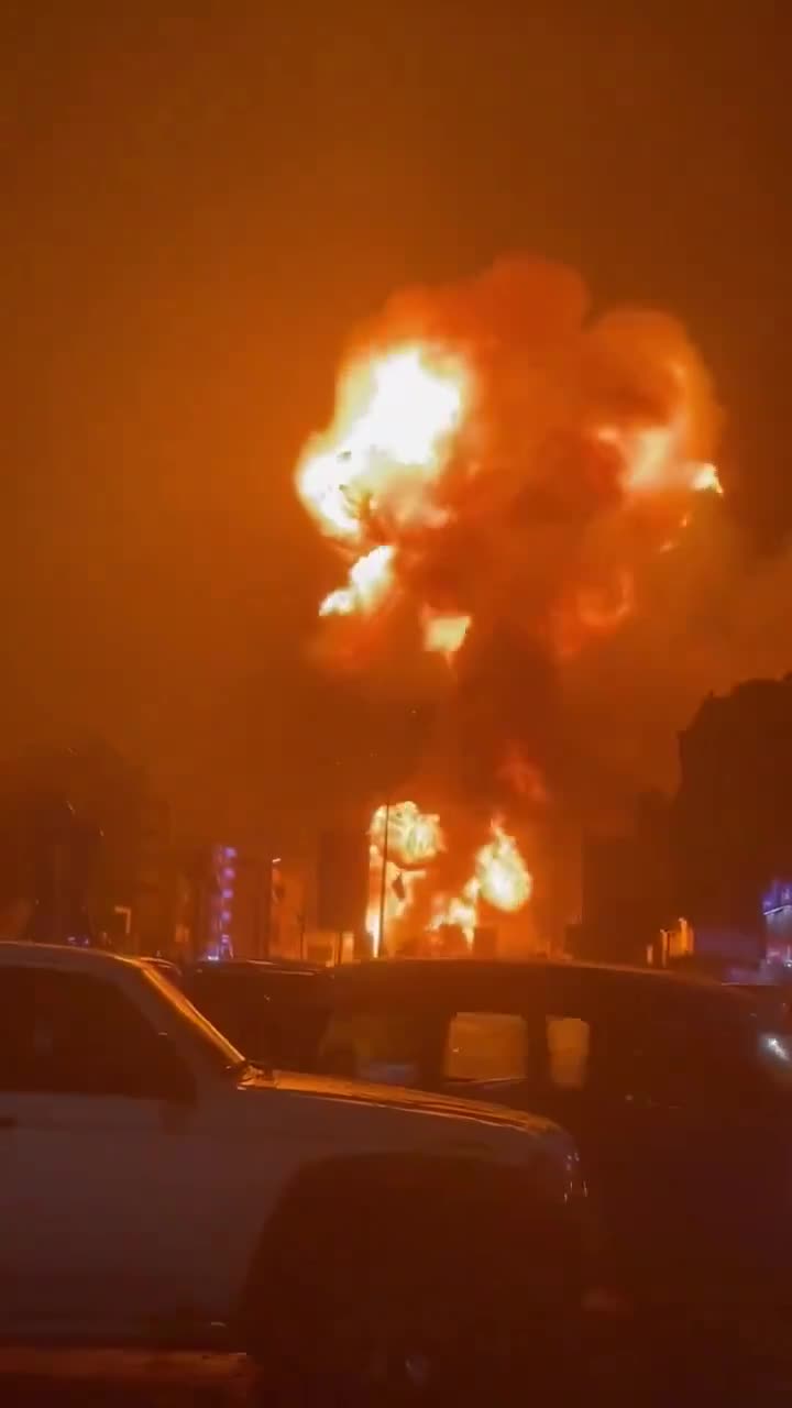 Massive explosion at a gas station in Mansoura, Aden, Yemen