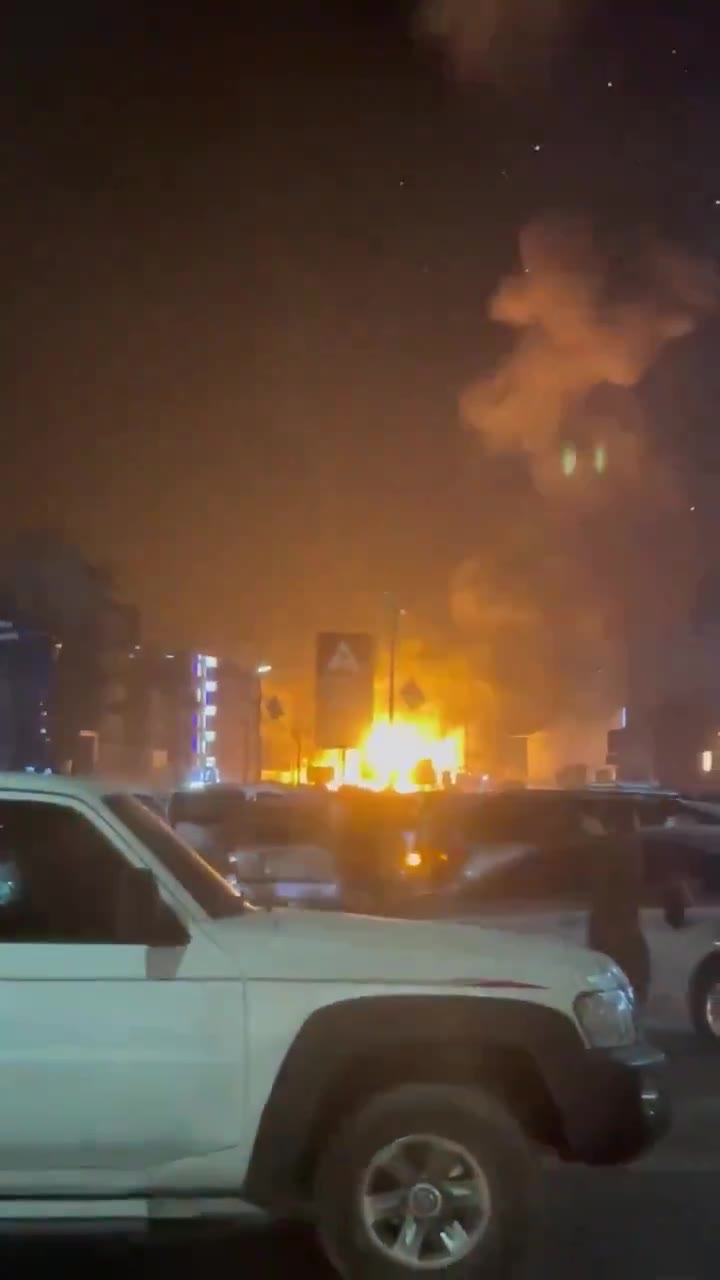 Massive explosion at a gas station in Mansoura, Aden, Yemen