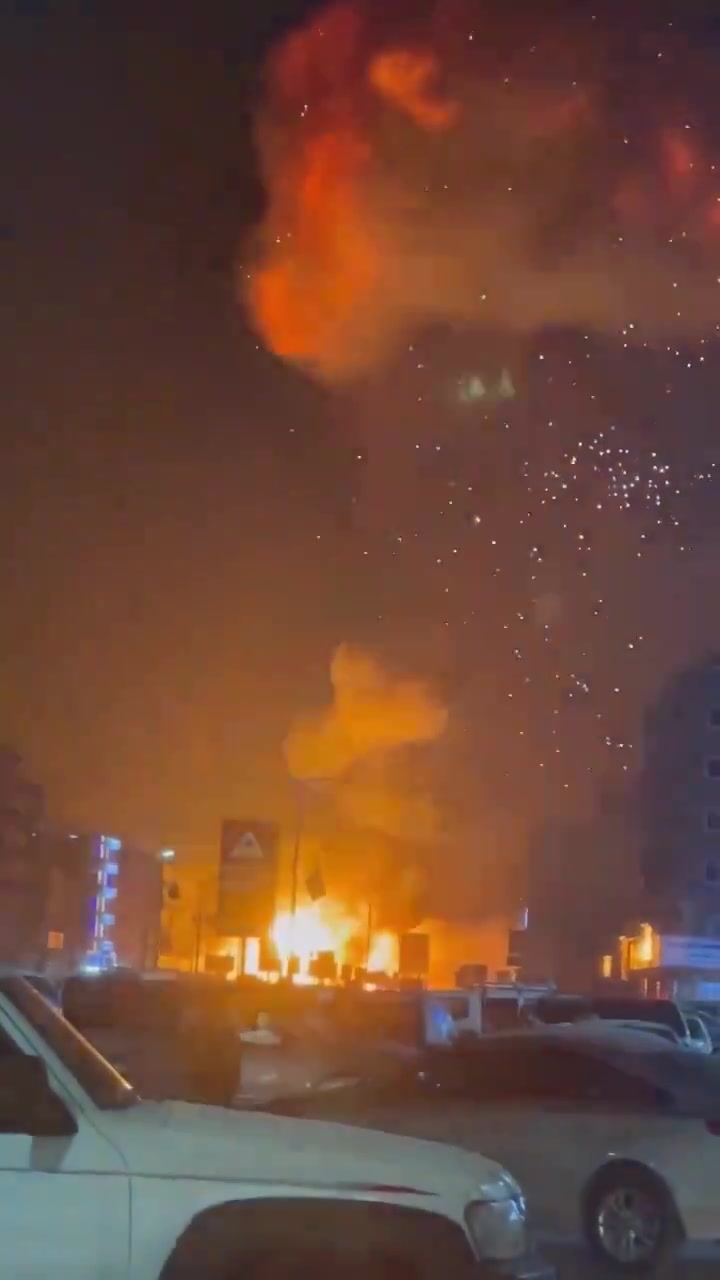 Massive explosion at a gas station in Mansoura, Aden, Yemen