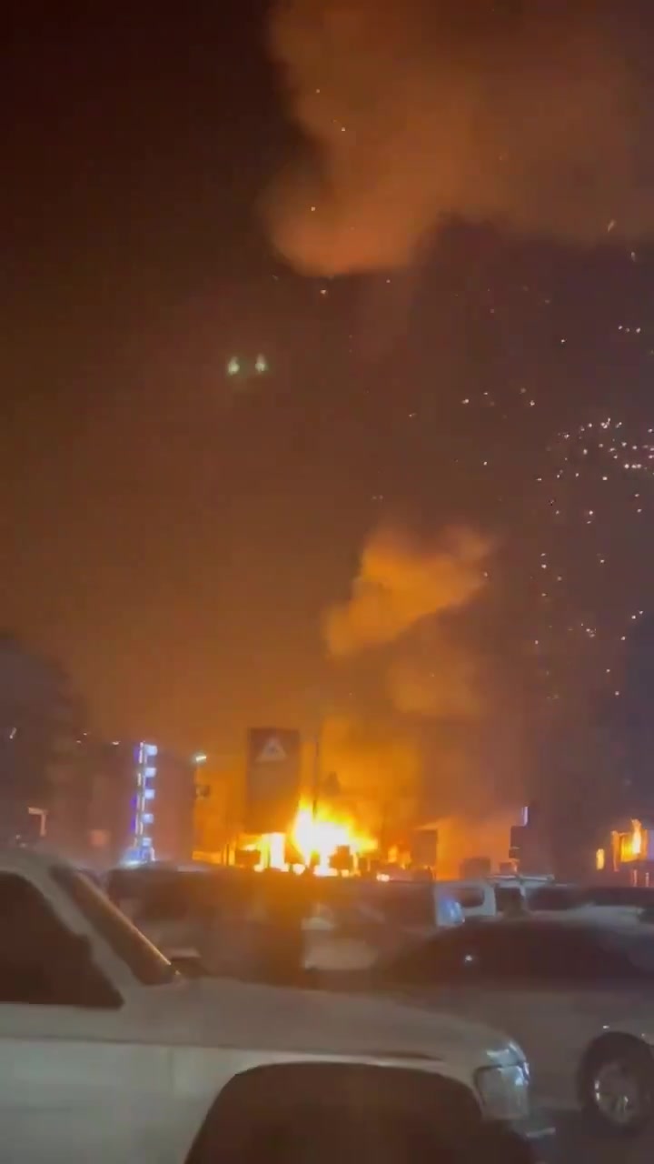 Massive explosion at a gas station in Mansoura, Aden, Yemen