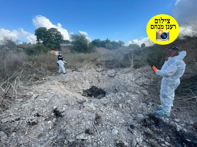 Las imágenes muestran el lugar del impacto del misil hutí en la zona forestal de Ben Shemen, en el centro de Israel.