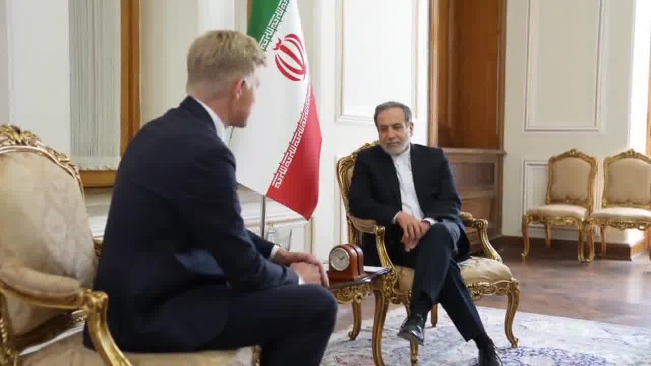 Der UN-Sondergesandte für den Jemen, Hans Grundberg, traf sich in Teheran mit dem iranischen Außenminister Abbas Araghchi, um über regionale Spannungen zu sprechen.