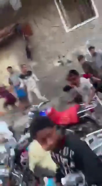 Explosions dans le quartier de la Place de la Liberté, dans le centre de la ville de Taiz.