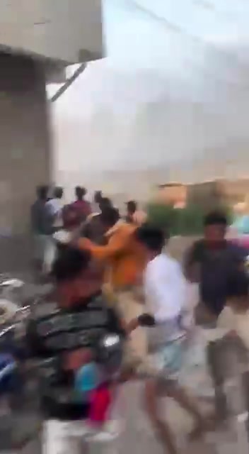 Explosions dans le quartier de la Place de la Liberté, dans le centre de la ville de Taiz.