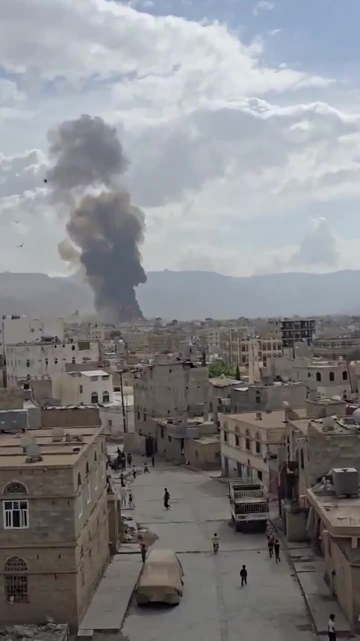 Additional footage of the explosion in Sanaa following the Israeli attack. Two sources close to the Houthis reported that the airport in Sanaa was completely destroyed.