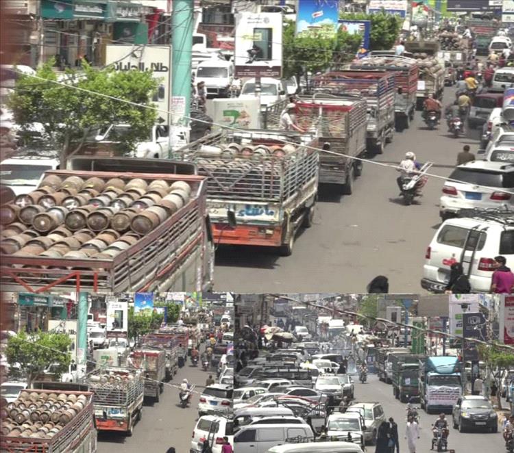 A protest march by the Dinat gas fleet in Taiz, demanding a solution to the shortage of gas