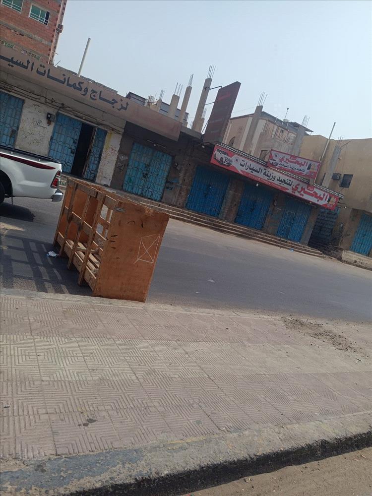 Protesters block the streets of Mukalla, denouncing the collapse of services and deteriorating living conditions
