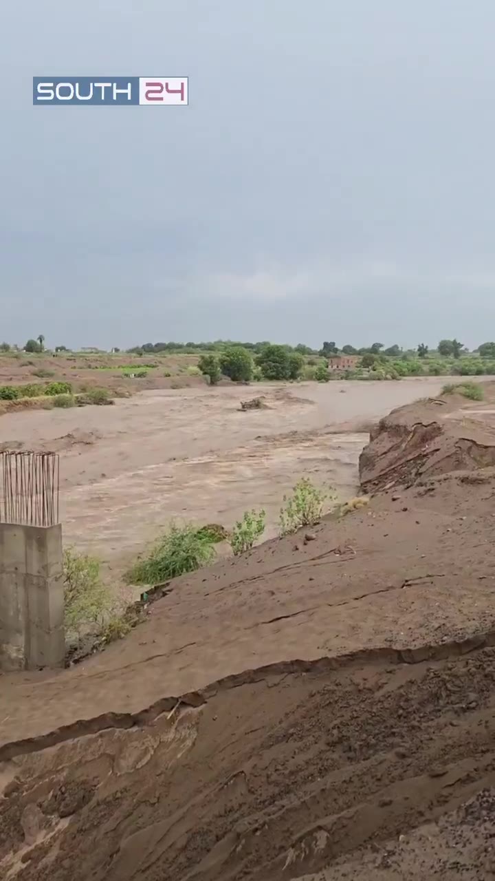 Residents: Massive floods hit the Tuban district of Lahj for the first time in years.