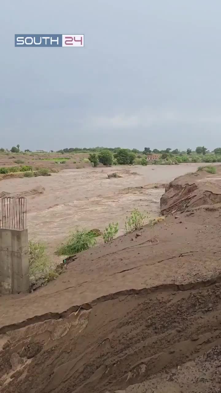 Residents: Massive floods hit the Tuban district of Lahj for the first time in years.