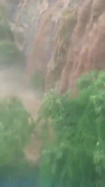 Aden Survey Authority: Torrential floods from Al-Azraq in Al-Dhale'e are on their way to Wadi Taban.