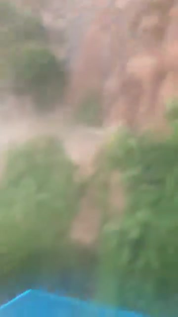 Aden Survey Authority: Torrential floods from Al-Azraq in Al-Dhale'e are on their way to Wadi Taban.