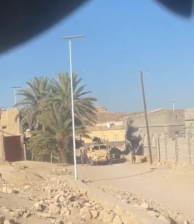 STC-affiliated troops stormed several houses in Ghayl bin Yamin district of Hadramout governorate today.