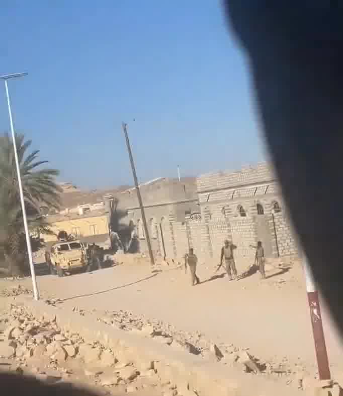STC-affiliated troops stormed several houses in Ghayl bin Yamin district of Hadramout governorate today.