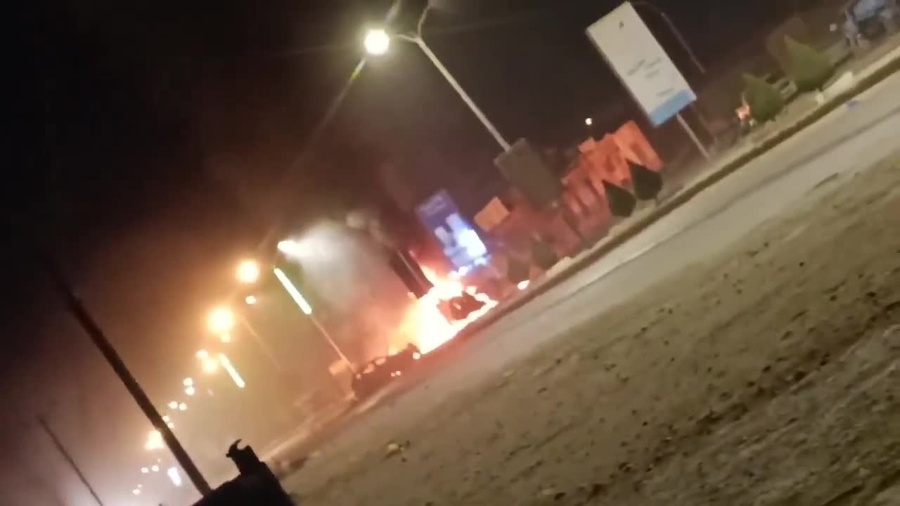 The first video shows a convoy of the 7th Brigade of the National Shield Forces @diralwatan, commanded by Ali Ahmed al-Shutri al-Jahfi, mobilizing toward Al-Qatan. Second footage from Al-Qatan shows intense street fighting, including a military vehicle on fire. The third video appears to show Hadrami tribal fighters, likely linked to Sheikh Amr bin Habrish @AmrHabriesh, seizing the gate of the 1st Military Region Command. The fourth video shows @STCSouthArabia forces mobilizing and withdrawing eastward via the Tarim checkpoint. These footage indicates a noticeable but largely quiet expansion of Saudi-backed forces aligned with Yemen’s internationally recognized government, unfolding on the first day of the CHO operation.The Camps Handover Operation CHO and the Limits of De-Escalation