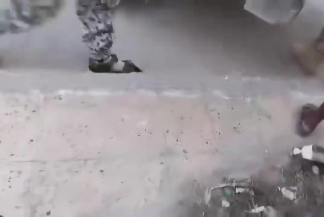 Earlier today, the Saudi-led coalition @modgovksa carried out airstrikes near the eastern axis of Al-Ghaydah. The area is currently hosting pro–Southern Transitional Council (STC) forces operating under the Al-Ghaydah Axis command, led by Major General Mohsen Marassa, alongside Brigadier Sayyaf al-Maka’ar, commander of the Sixth Support and Reinforcement Brigade, both aligned with the @STCSouthArabia