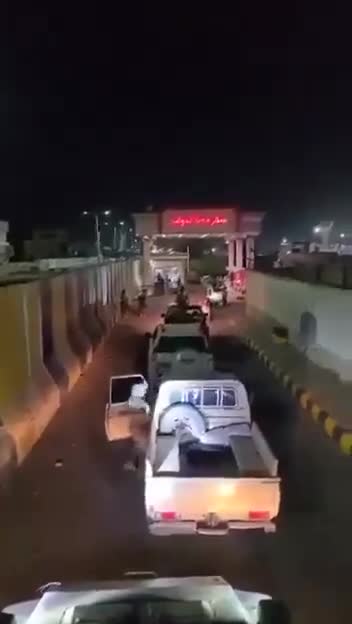 Videos from Aden show the Southern Giants Brigades @alamalikah asserting control, including taking over the @adenairport. The video footage suggests a relatively small organized unit, likely a company-sized force, entering the city