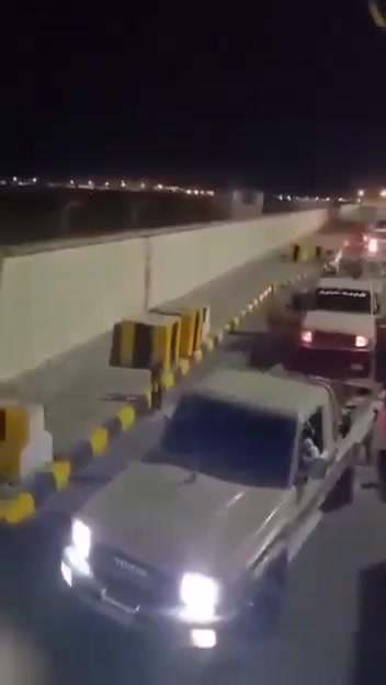 Videos from Aden show the Southern Giants Brigades @alamalikah asserting control, including taking over the @adenairport. The video footage suggests a relatively small organized unit, likely a company-sized force, entering the city