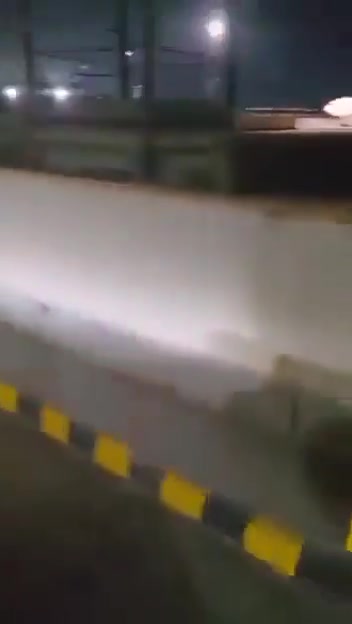 Videos from Aden show the Southern Giants Brigades @alamalikah asserting control, including taking over the @adenairport. The video footage suggests a relatively small organized unit, likely a company-sized force, entering the city