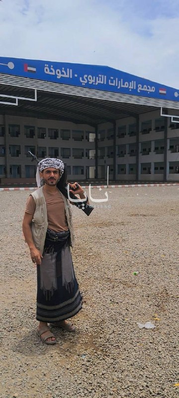 Houthis inside the Khuwajah district after its capture