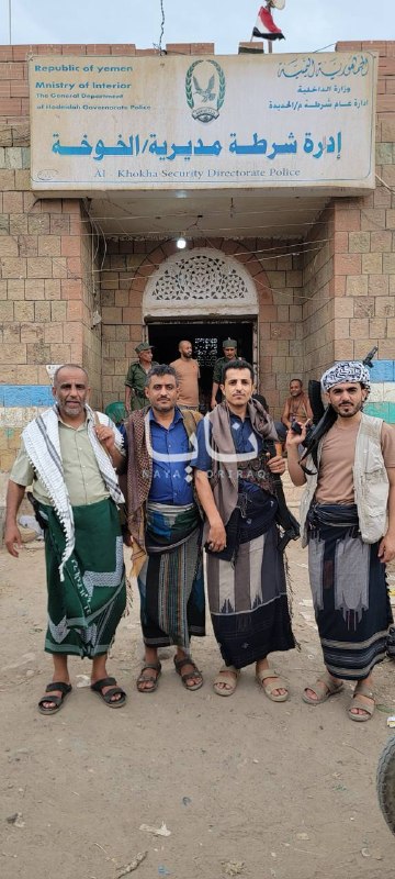 Houthis inside the Khuwajah district after its capture
