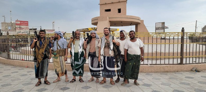 Houthis inside the Khuwajah district after its capture