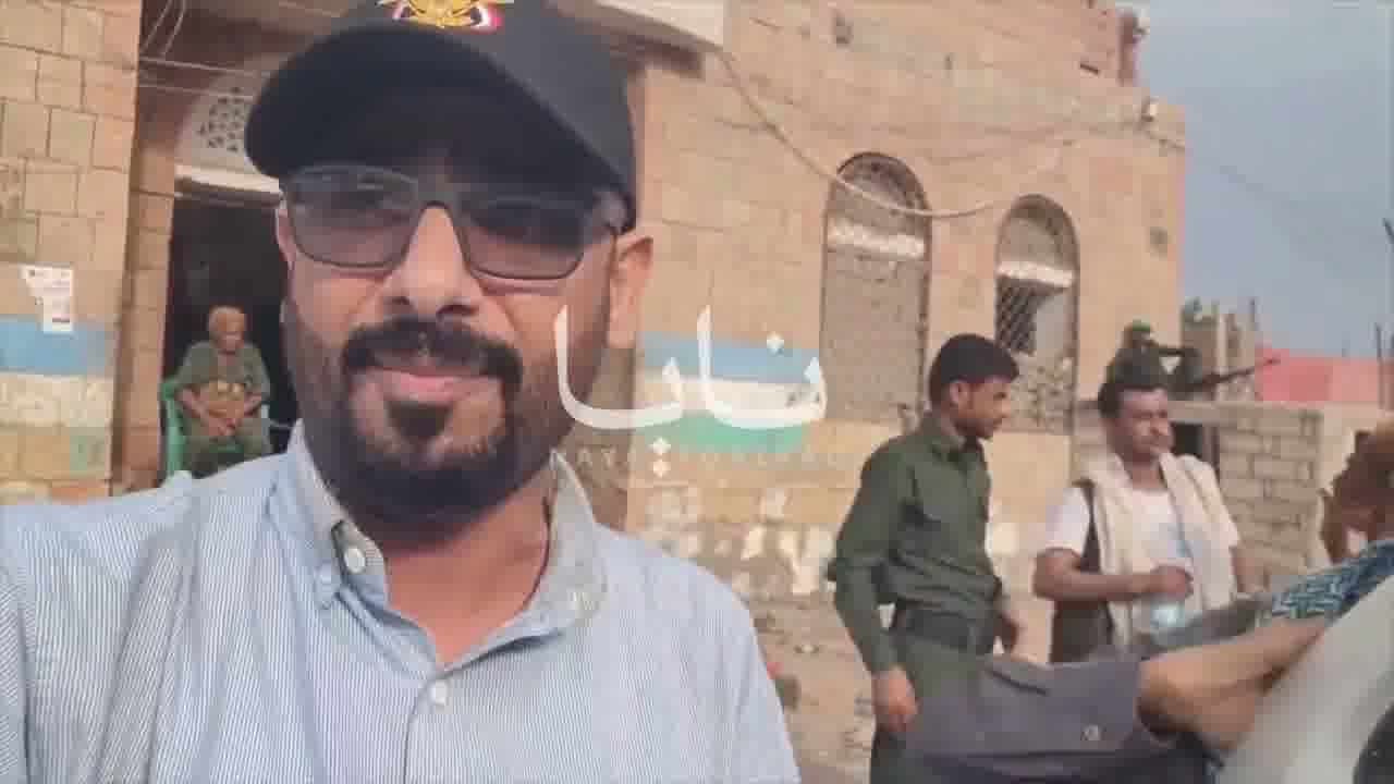 Houthis forces positioned in front of the Khawkhah police directorate.