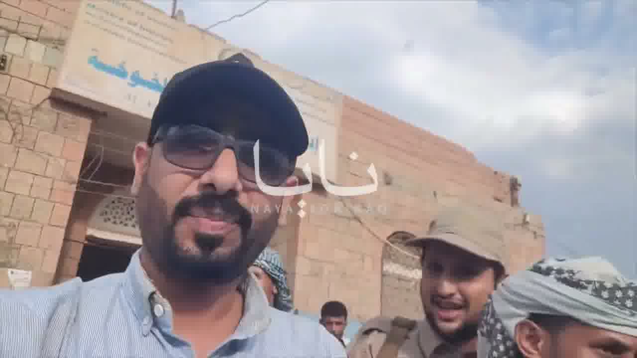 Houthis forces positioned in front of the Khawkhah police directorate.