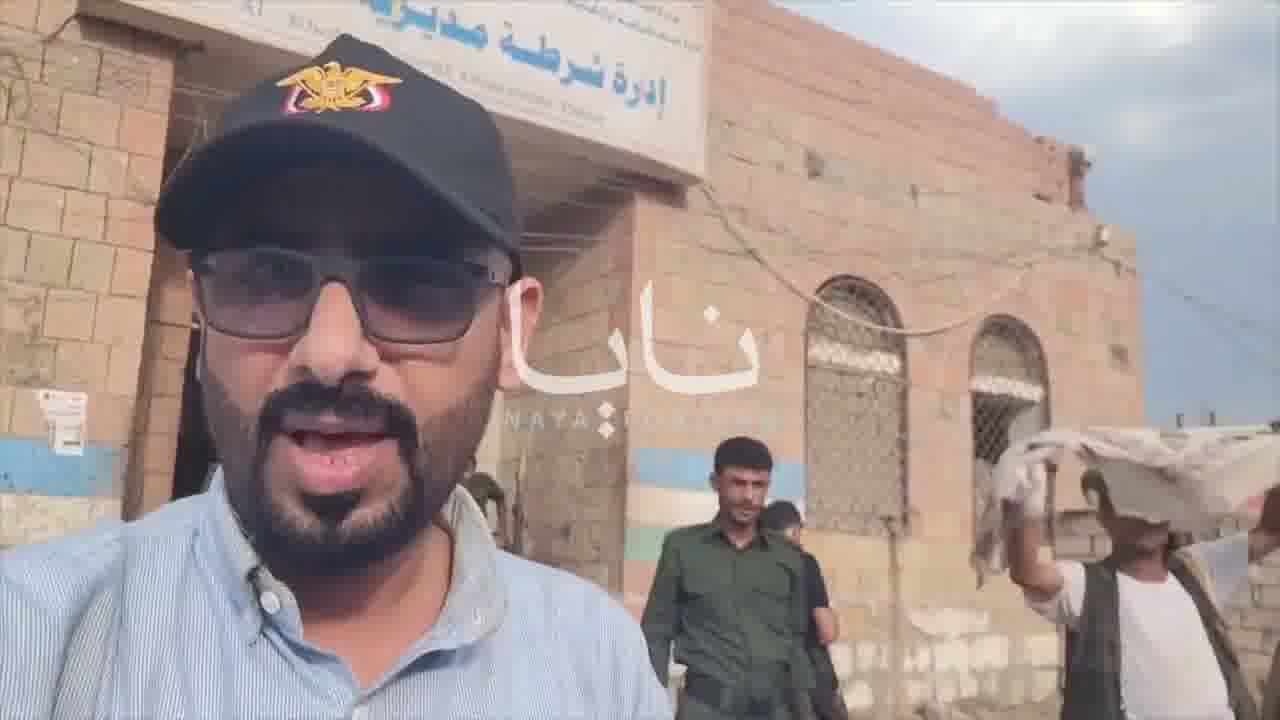 Houthis forces positioned in front of the Khawkhah police directorate.