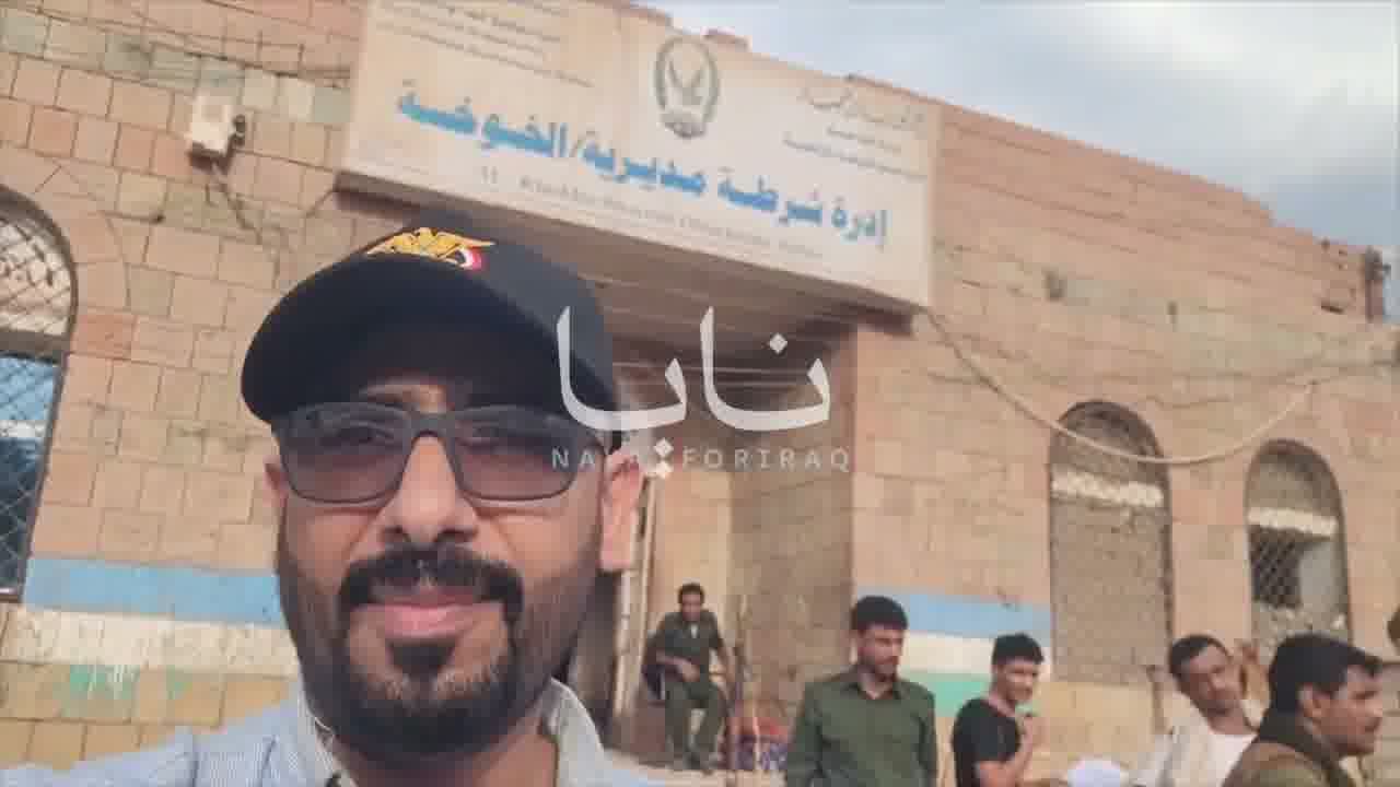 Houthis forces positioned in front of the Khawkhah police directorate.