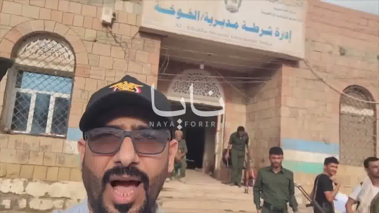 Houthis forces positioned in front of the Khawkhah police directorate.