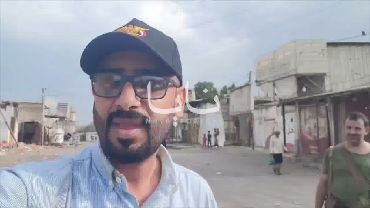 Houthis forces positioned in front of the Khawkhah police directorate.