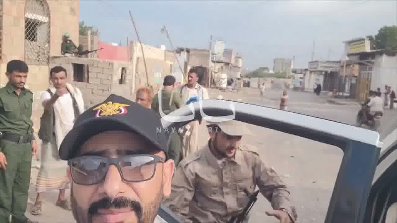 Houthis forces positioned in front of the Khawkhah police directorate.
