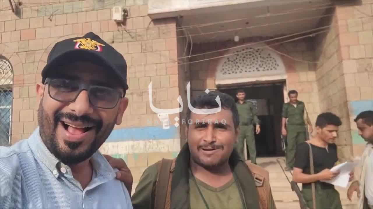 Houthis forces positioned in front of the Khawkhah police directorate.