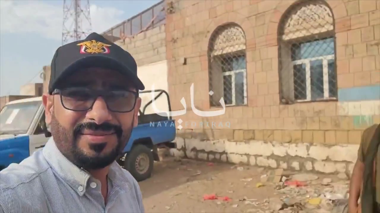 Houthis forces positioned in front of the Khawkhah police directorate.