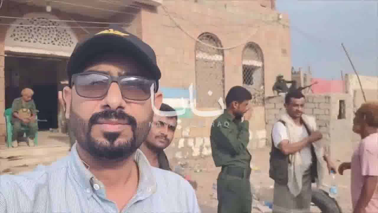 Houthis forces positioned in front of the Khawkhah police directorate.
