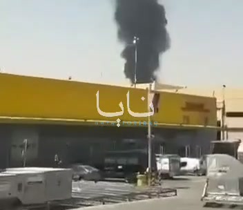 دود از ریاض، پایتخت عربستان، پس از حمله‌ای توسط حوثی‌ها، بلند شده است.