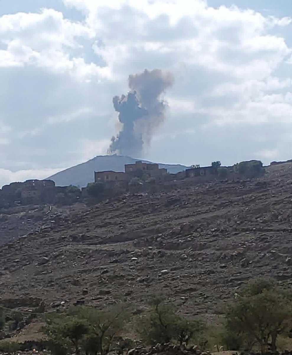 New Airstrikes hit Houthi-controlled Jabal Dhayn military base in Hamdan district, Amran Governorate in northern Yemen