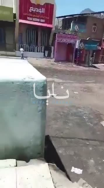 Houthi forces seize central market and continue advance towards Tarbah, in Aden
