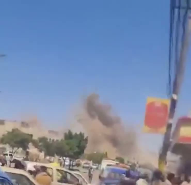 Airstrikes hit Houthi-controlled military base in Yarim area, Ibb Governorate, central Yemen