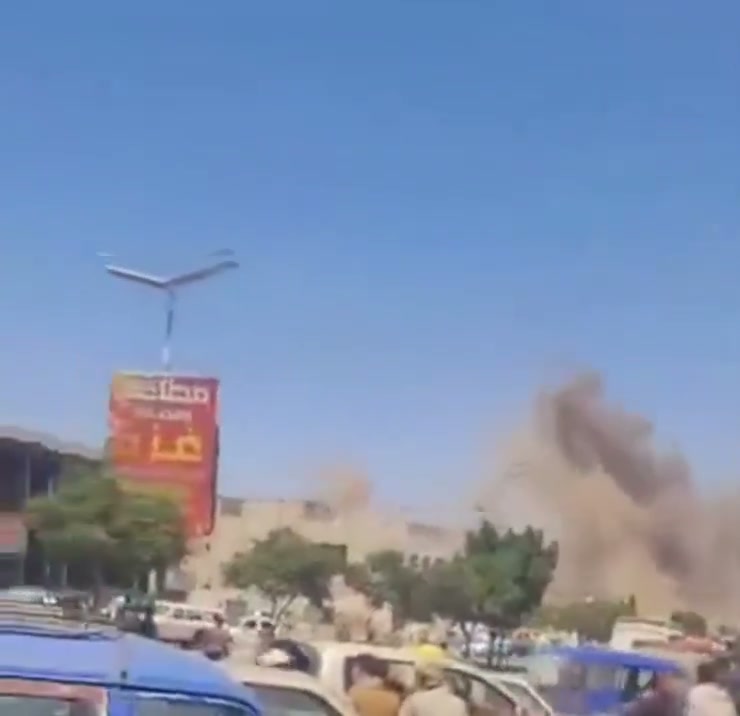 Airstrikes hit Houthi-controlled military base in Yarim area, Ibb Governorate, central Yemen