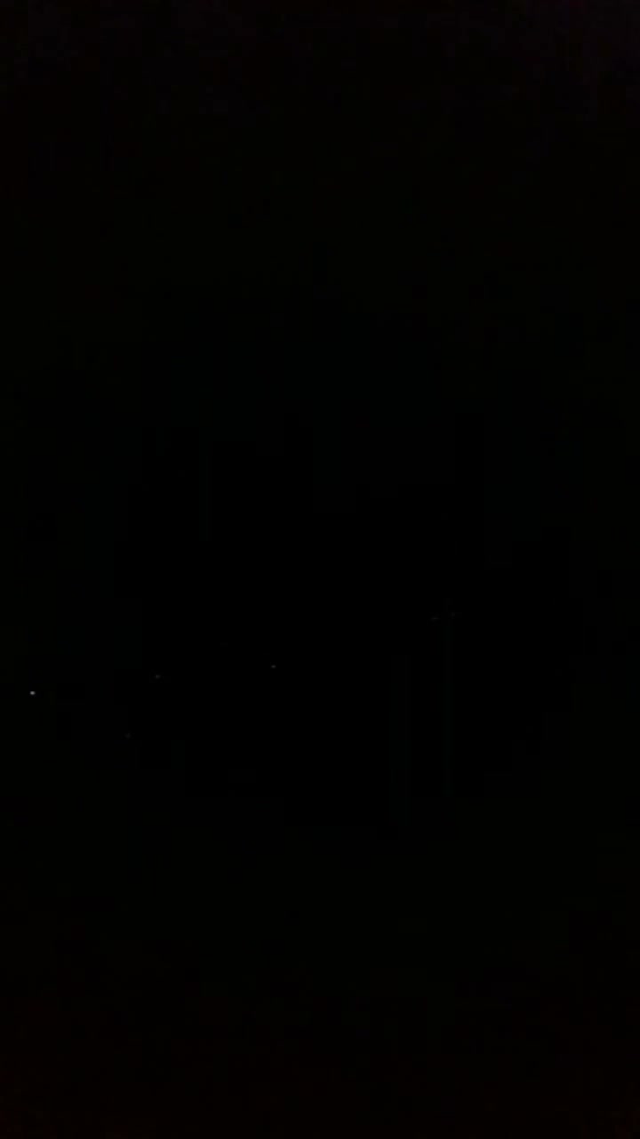 Forze governative, supportate da combattenti della resistenza popolare, hanno riconquistato il Monte Al-Manarah ad Al-Aqroud durante un contrattacco contro gli Houthi nella notte, secondo fonti locali. La montagna domina il centro distrettuale di Al-Misrakh, a sud di Taiz. Droni governativi a Taiz hanno colpito gruppi degli Houthi sulle linee del fronte meridionale, secondo l'asse militare di Taiz.