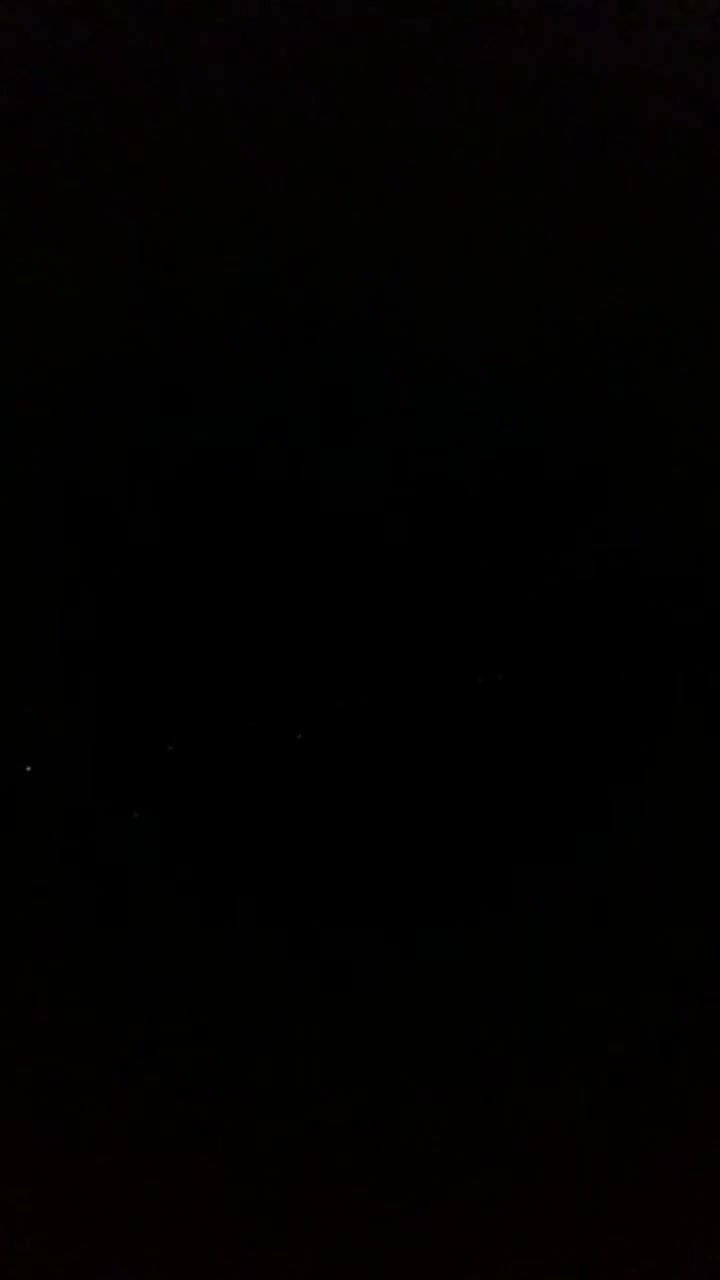 Forze governative, supportate da combattenti della resistenza popolare, hanno riconquistato il Monte Al-Manarah ad Al-Aqroud durante un contrattacco contro gli Houthi nella notte, secondo fonti locali. La montagna domina il centro distrettuale di Al-Misrakh, a sud di Taiz. Droni governativi a Taiz hanno colpito gruppi degli Houthi sulle linee del fronte meridionale, secondo l'asse militare di Taiz.